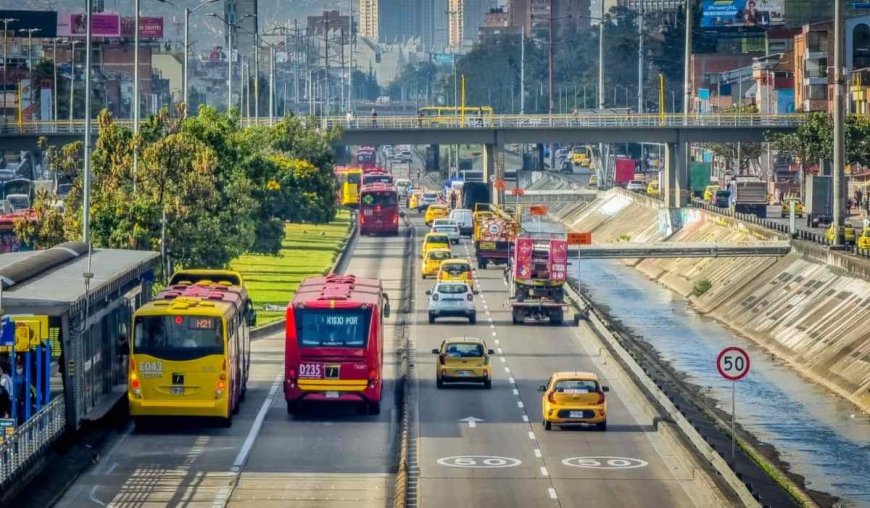 Aumento de Tarifas de Taxi y Modificaciones en el Pico y Placa en Bogotá: Implicaciones para la Movilidad Urbana