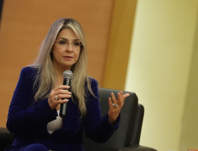 Vicky Dávila sorprende con propuesta de subsidio estatal por cada niño nacido en Colombia
